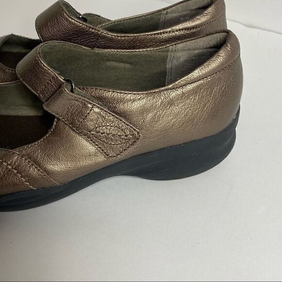 Clarks | In Motion  - Picture 6 of 8